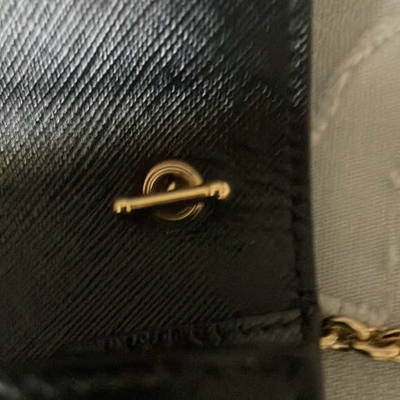 Salvatore Ferragamo Vara Mini bag lightly worn , new chain  black pebble leather - Picture 10 of 16